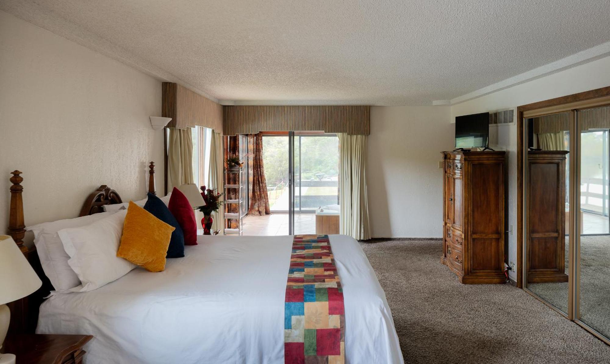 Basswood Resort Platte City Room photo